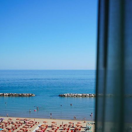 Hotel International Габічче-Маре Екстер'єр фото