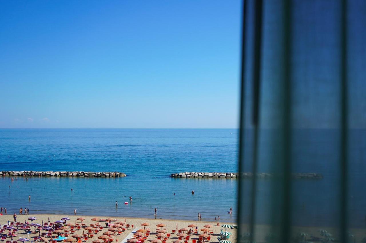 Hotel International Габічче-Маре Екстер'єр фото