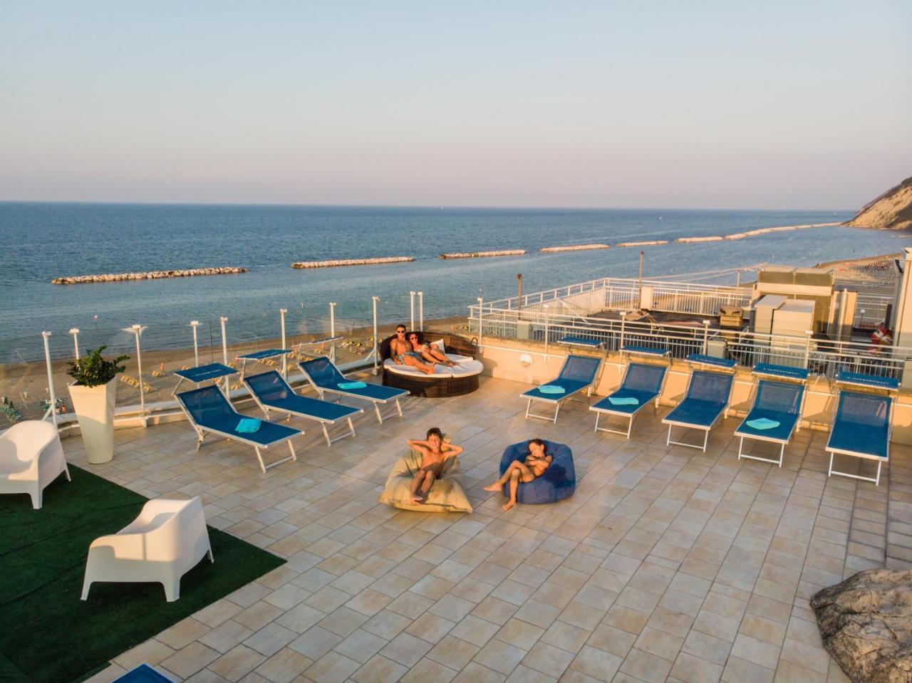 Hotel International Габічче-Маре Екстер'єр фото